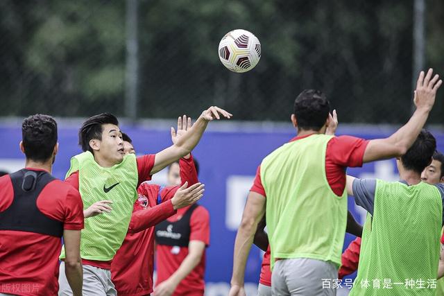媒体人：有人可能觉得“吹过了” 但卢伟就是现在CBA第一主教练